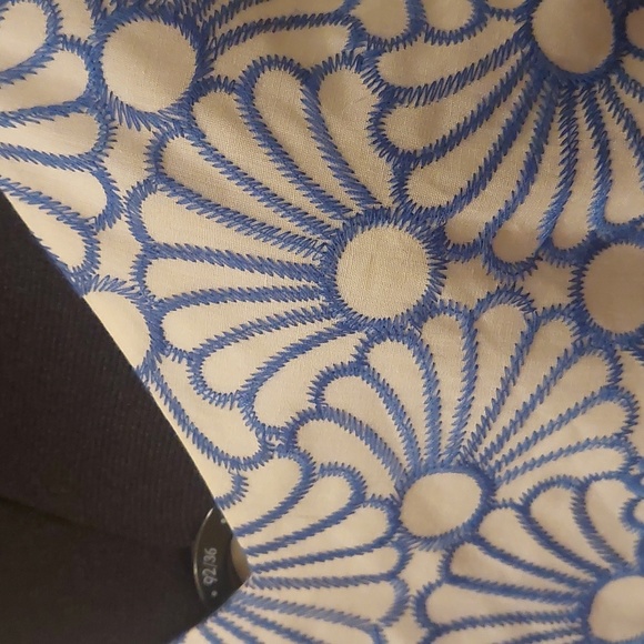 ANTONIO MELANI EMBROIDERED FLORAL SPRING DRESS Sz 14 punched fabric! Pleats! OmG - Picture 3 of 7